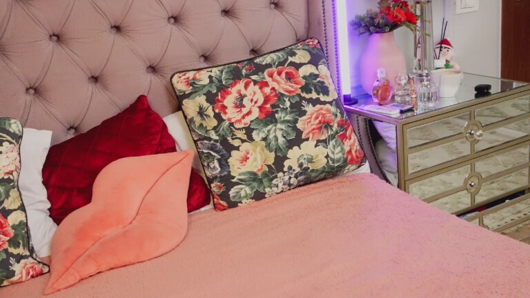 JenniferLovve's Streamate show and profile