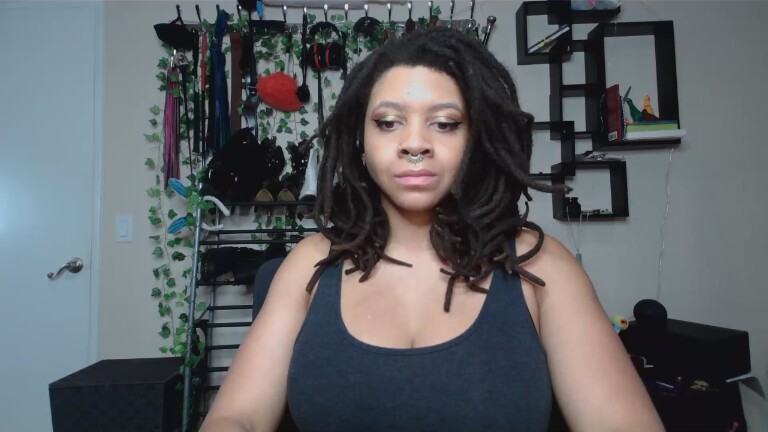 TheMysticMoon's Streamate show and profile