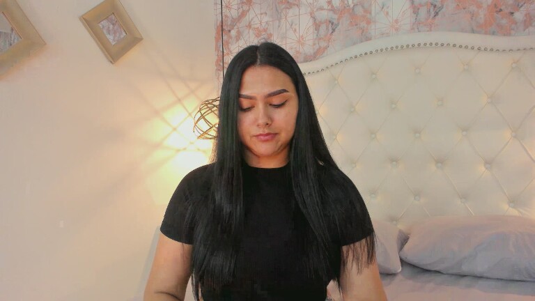 SaharaLyn's Streamate show and profile