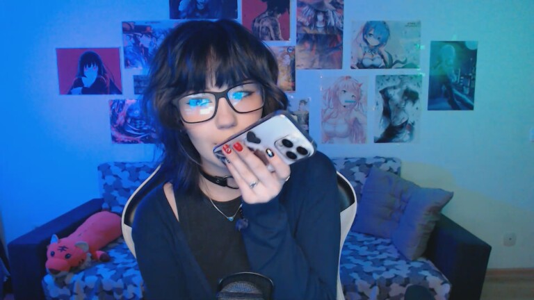 Minatyan18's Streamate show and profile