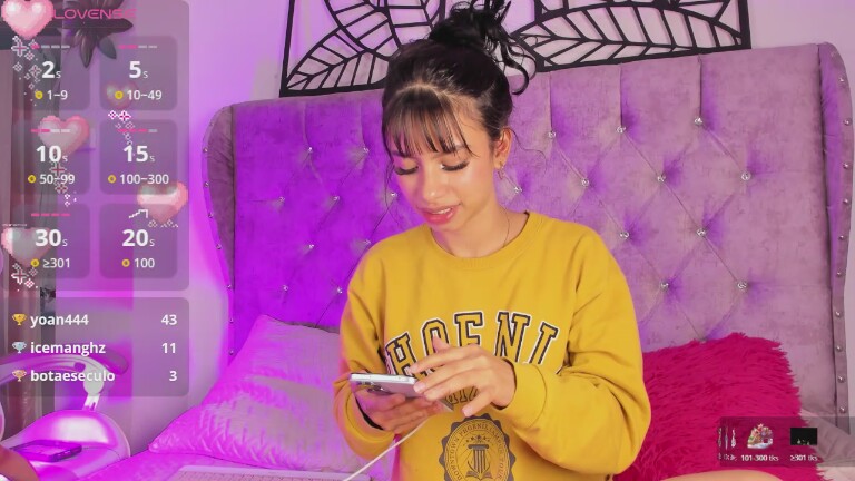 kazumiii's Streamate show and profile