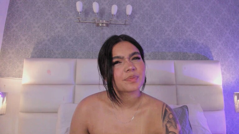 MiiaDecker's Streamate show and profile