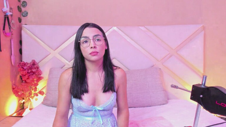 SaraSstonee's Streamate show and profile