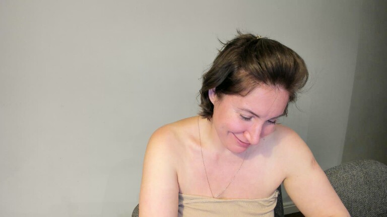 xxNATxxX's Streamate show and profile