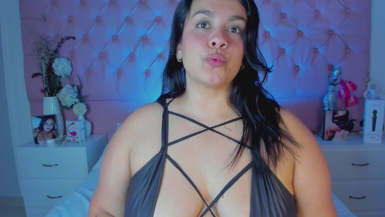 Nina_Lisboah's Streamate show and profile