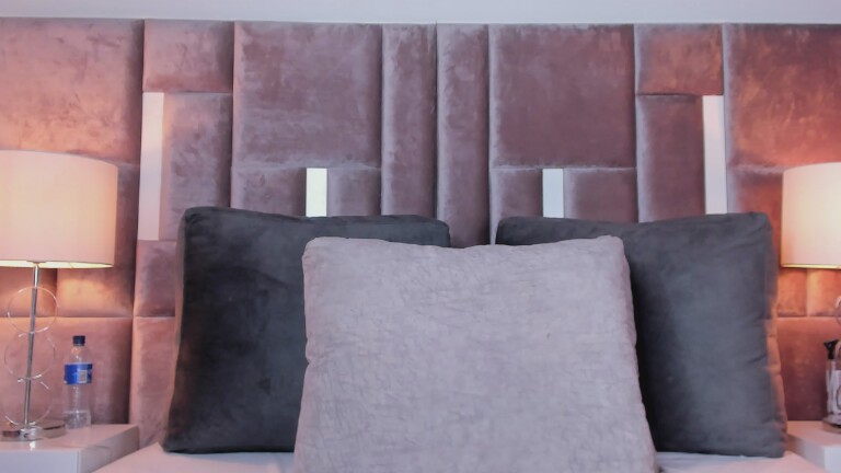 NiaBunnyUwU's Streamate show and profile