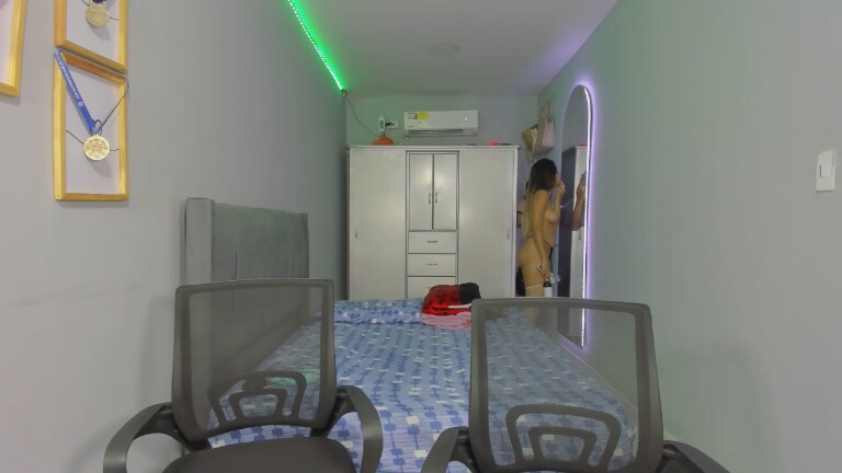 Strawbeerry's Streamate show and profile