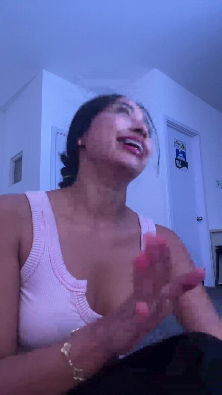 AlejandraSanz's Streamate show and profile