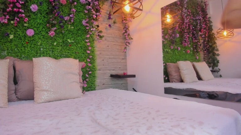 SofiaJackzon's Streamate show and profile