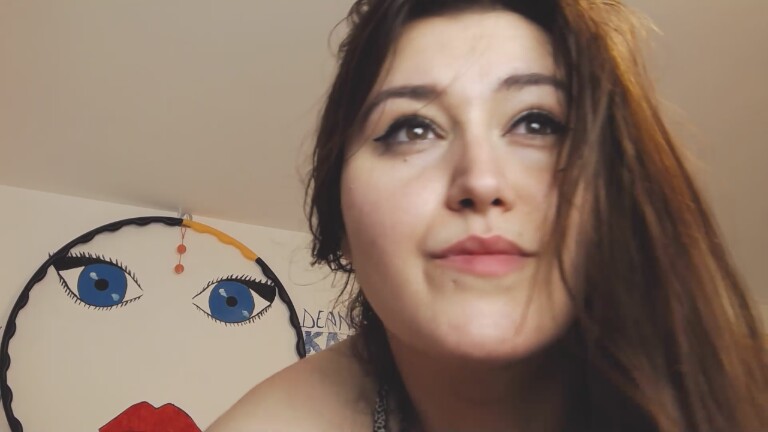 SYIA's Streamate show and profile