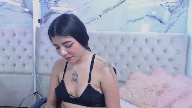 CloeBertinelly's Streamate show and profile