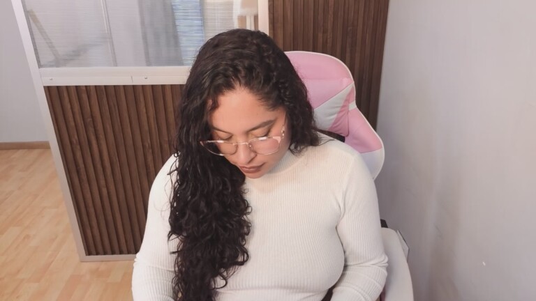 SharaThomas's Streamate show and profile