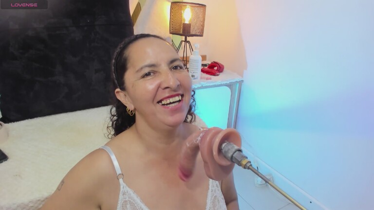 Luna_Mature's Streamate show and profile