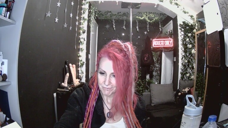 SkySparks's Streamate show and profile