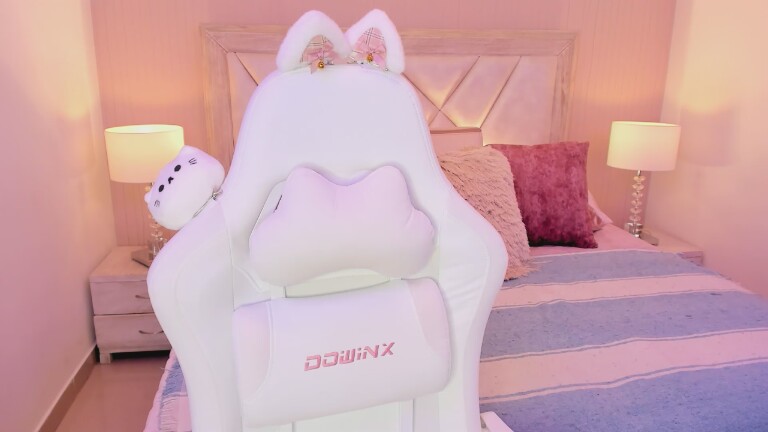 SophiaColinns's Streamate show and profile