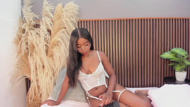 SeleneLune's Streamate show and profile