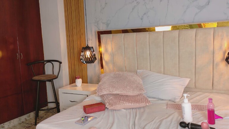 JulieDiamondGB's Streamate show and profile