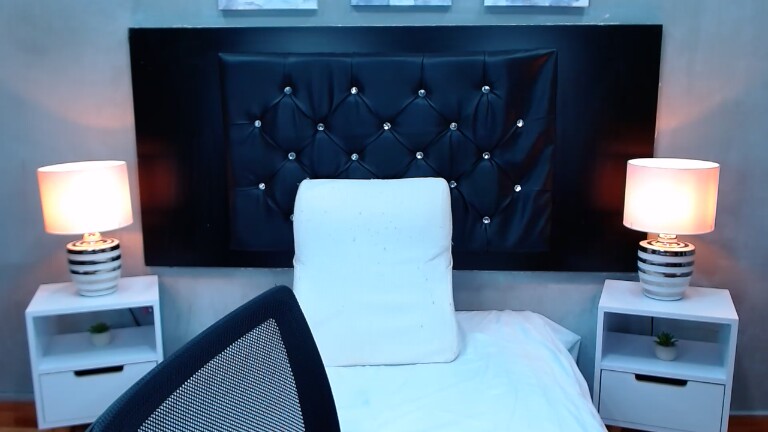 Natalia_Joseph's Streamate show and profile