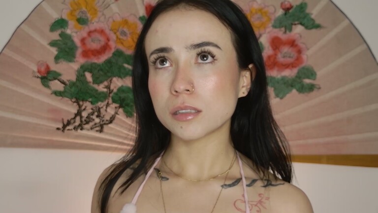 SweetSara33's Streamate show and profile