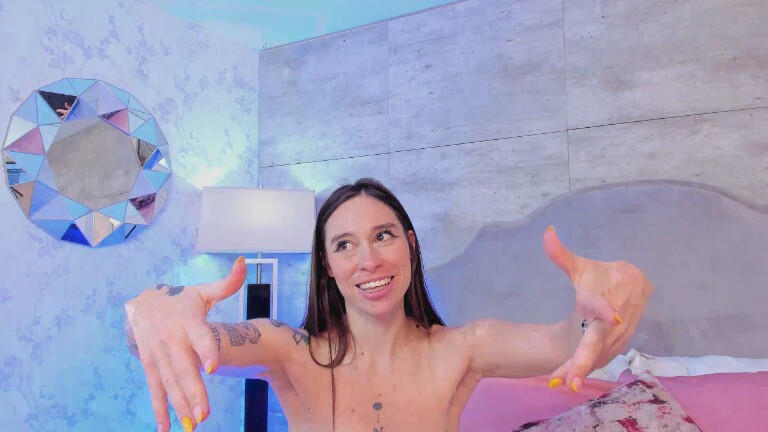 TaniaKatts's Streamate show and profile