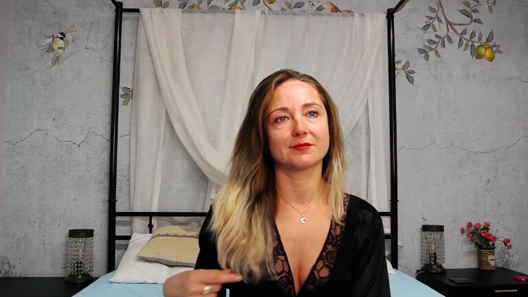 BELLAAH's Streamate show and profile