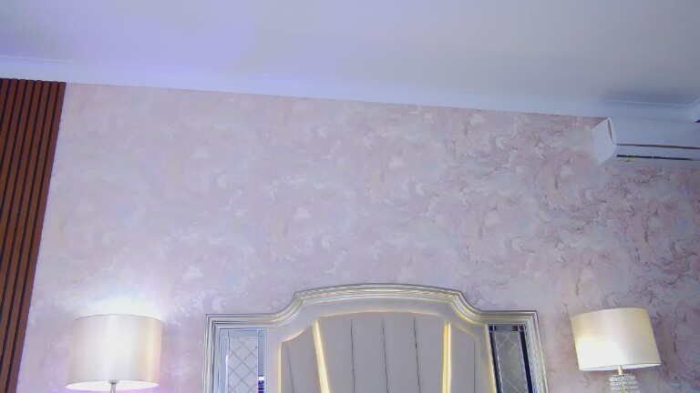 Issadorra's Streamate show and profile