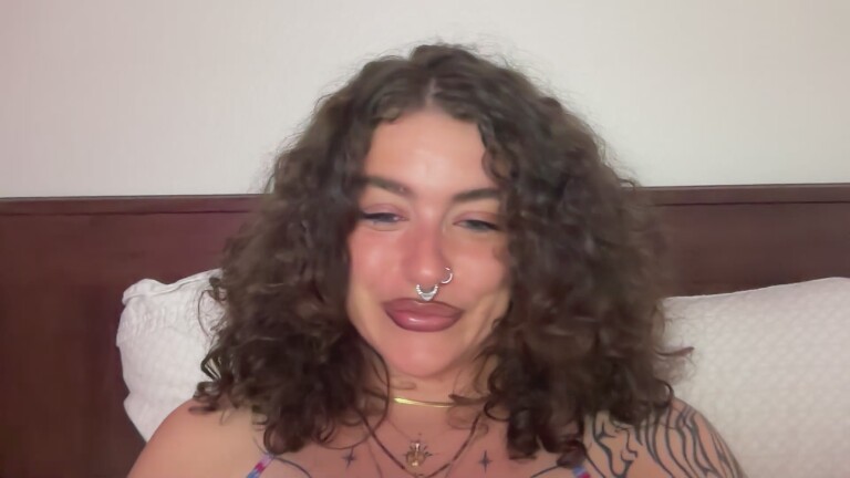 Velvette_Peach's Streamate show and profile