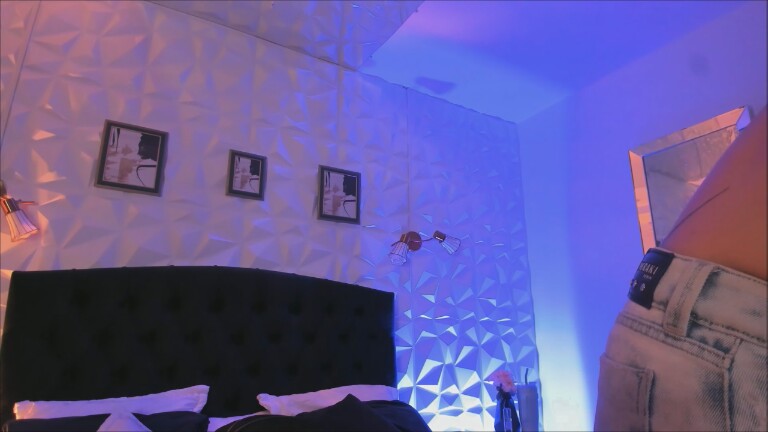 Sophie_Beaumont's Streamate show and profile