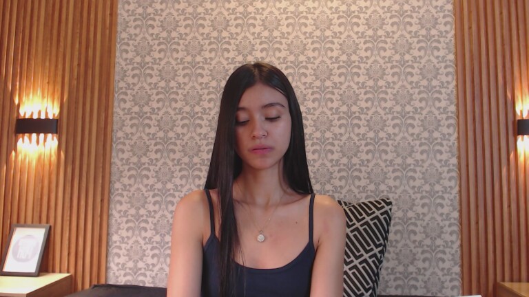 Charlotte_18's Streamate show and profile