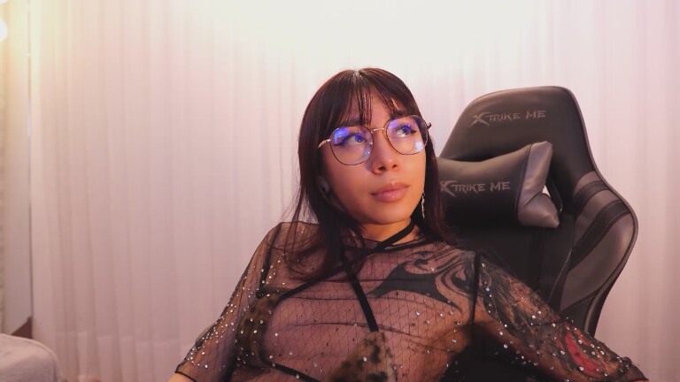 ZaraMiiuw's Streamate show and profile