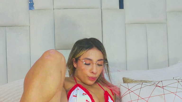 sarareynoldsX's Streamate show and profile