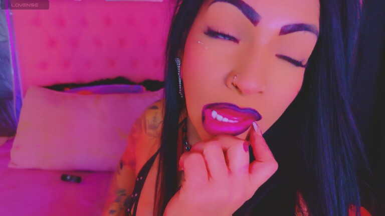 MacaSweet's Streamate show and profile