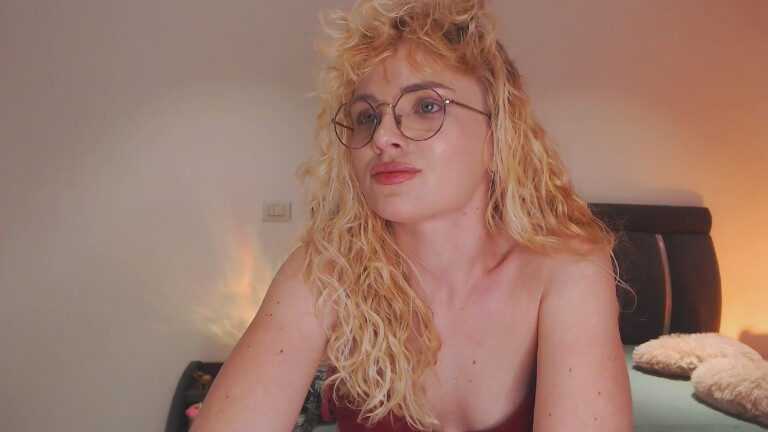 EVYE's Streamate show and profile