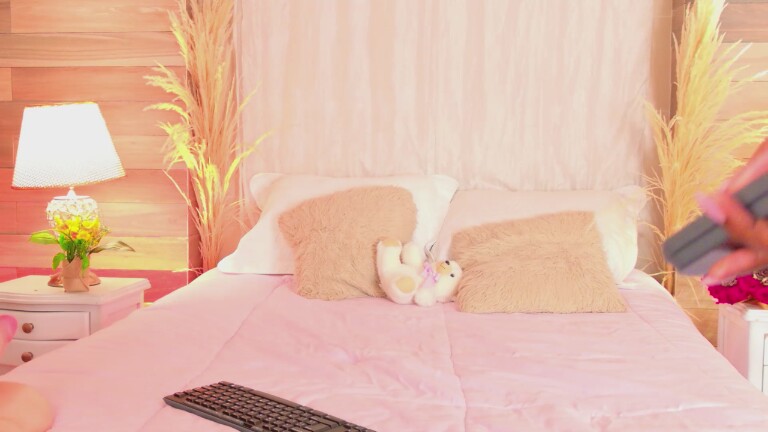 YaraDavis's Streamate show and profile